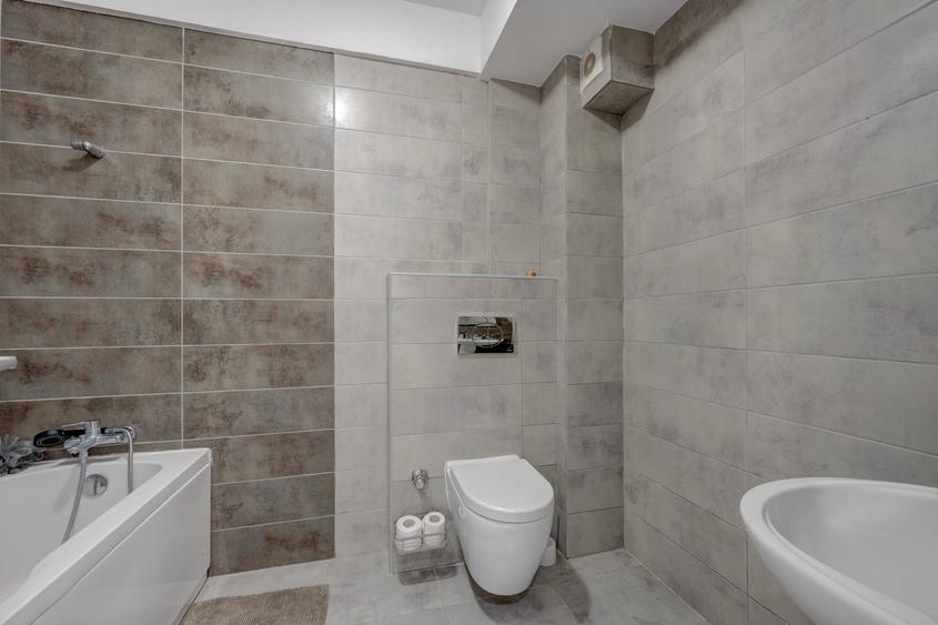 Apartament cu 3 camere decomandat în Ștefăneștii de Jos