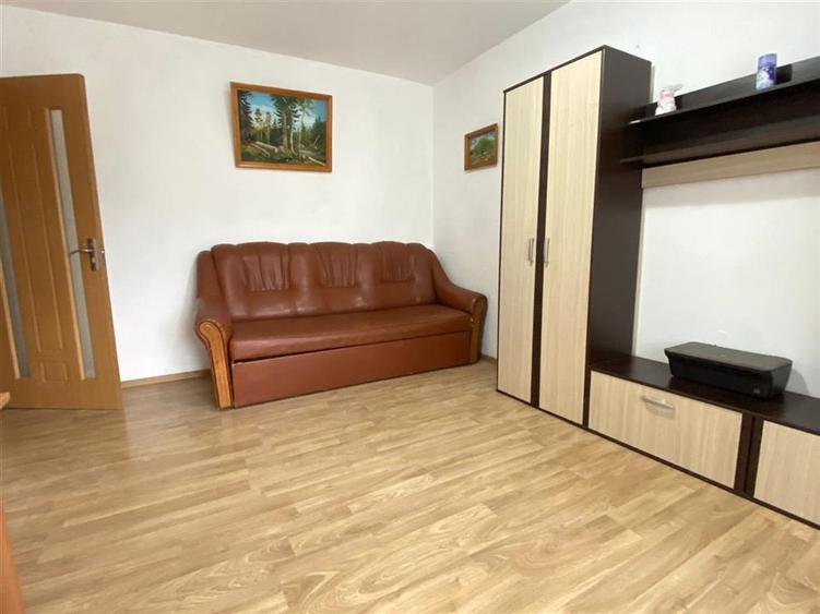 Apartament cu 2 camere decomandat în Podul de Fier