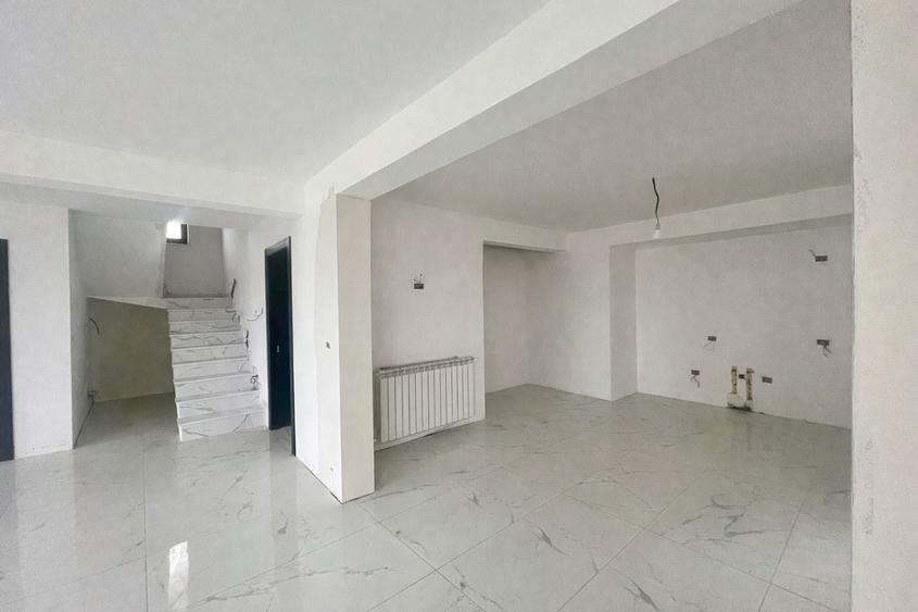 Casă individuală cu 4 camere cu Canalizare în Nord