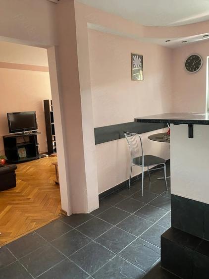 Apartament cu 3 camere decomandat în Torontalului