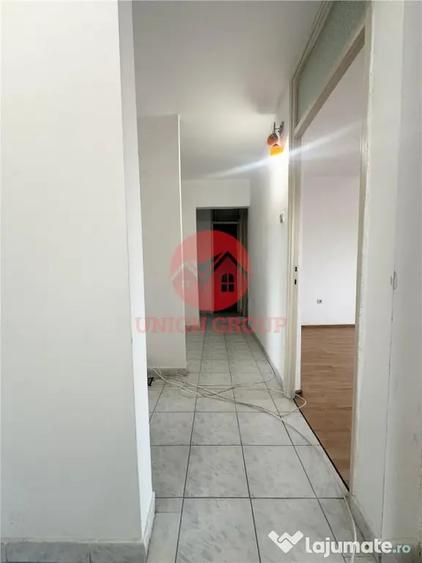 Apartament cu 4 camere decomandat în Km 4