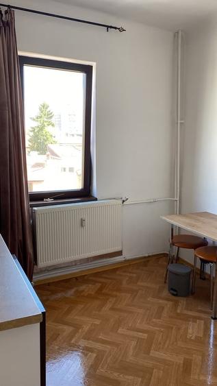 Apartament cu 3 camere semidecomandat în Cotroceni