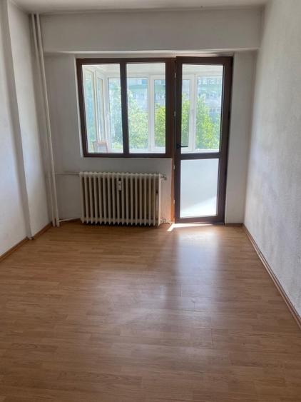 Apartament cu 4 camere decomandat în Pantelimon