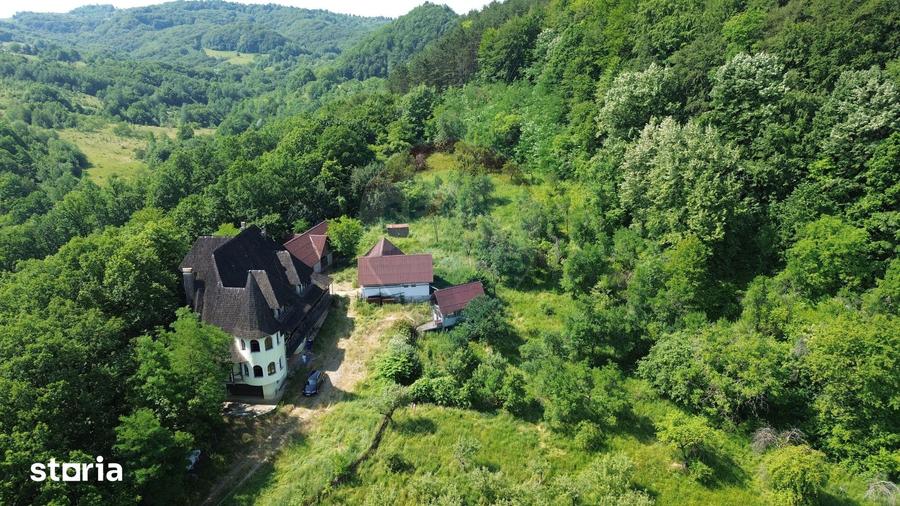 Casă cu Teren 24700 Mp în Copalnic