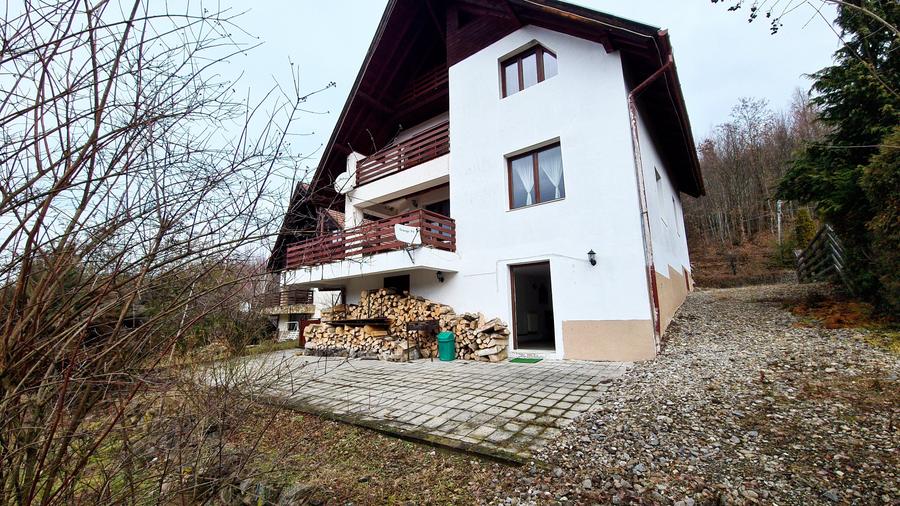 Casă individuală cu 6 camere cu Canalizare în Dobârlău