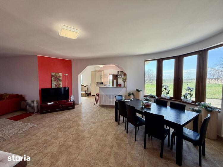 Casă cu 5 camere cu Teren 3400 Mp în Garoafa