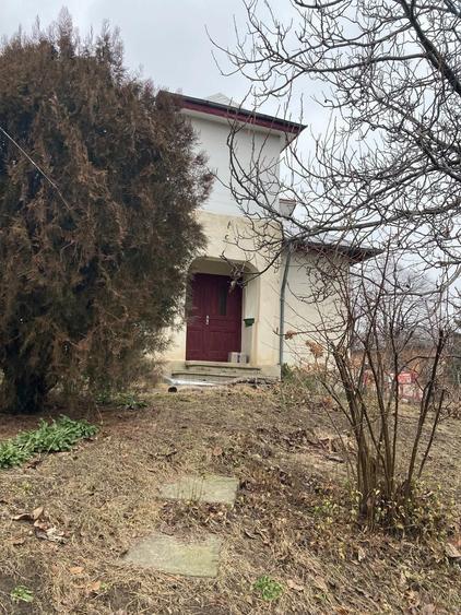 Casă cu 4 camere în Zărnești