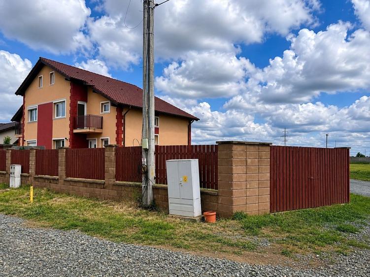Duplex cu 5 camere cu Canalizare în Moșnița Nouă