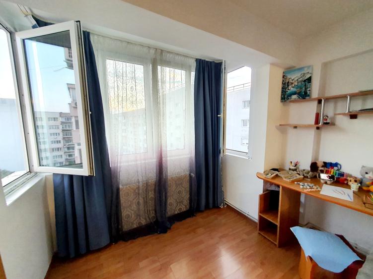 Apartament cu 2 camere decomandat în Titan