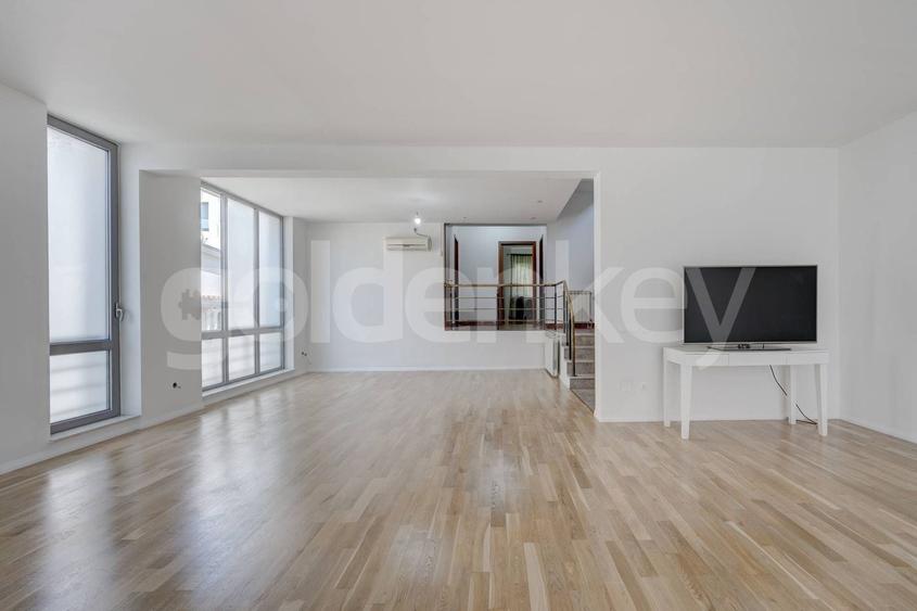 Apartament cu 4 camere semidecomandat, mobilat în Dorobanți