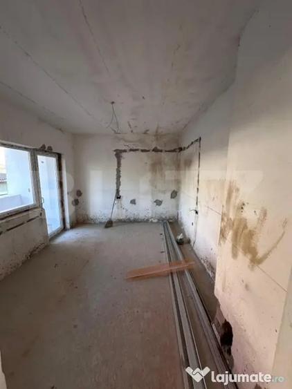 Casă cu 4 camere cu Teren 500 Mp în Central