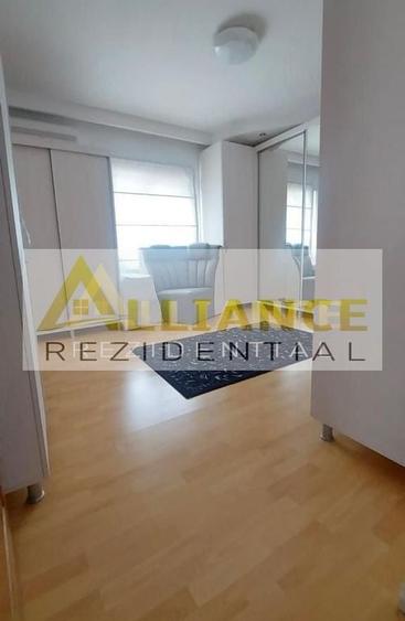 Casă cu 5 camere cu Teren 449 Mp în Apărătorii Patriei