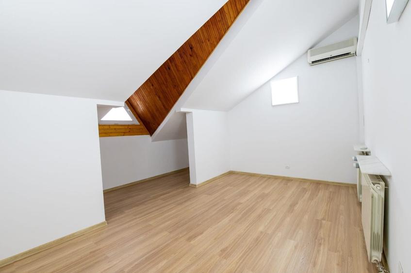 Casă individuală cu 22 camere cu Teren 719 Mp în Băneasa
