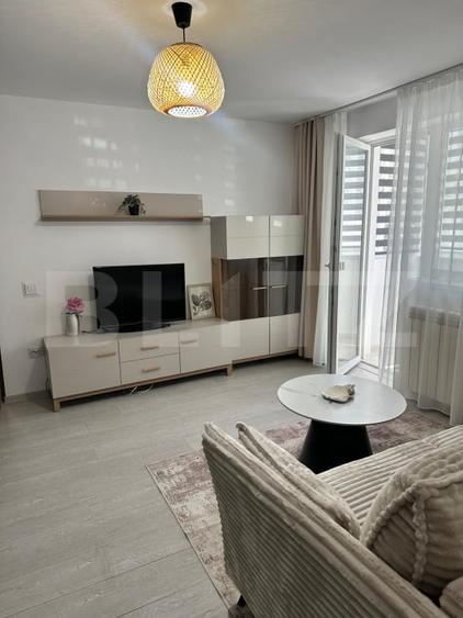 Apartament cu 2 camere semidecomandat, mobilat în Nord-Est