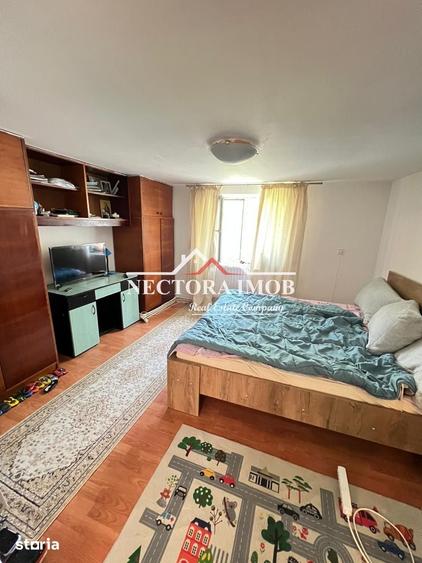 Casă cu 5 camere cu Teren 393 Mp în Nufărul