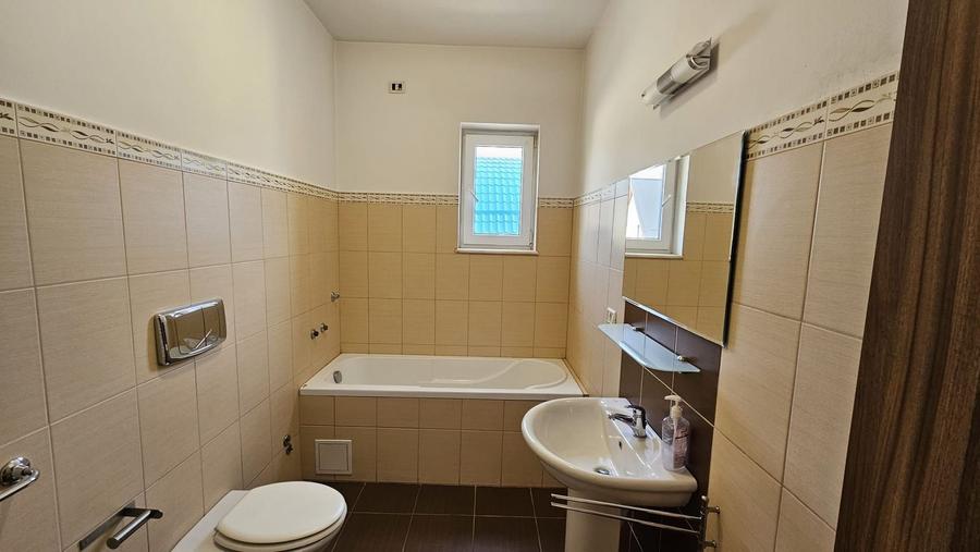 Duplex cu 7 camere cu Canalizare în Mărăști