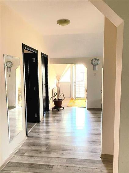 Casă individuală cu 10 camere cu Canalizare în 9 Mai