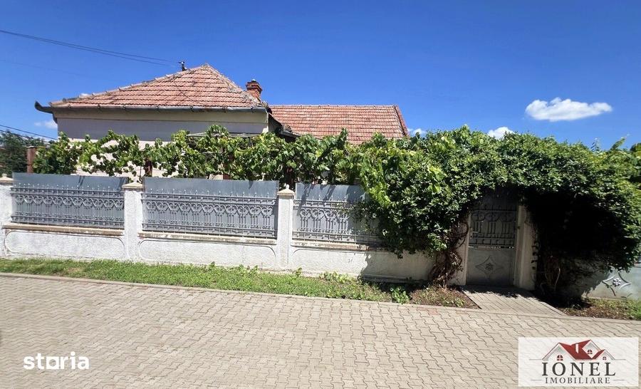 Casă cu 4 camere cu Teren 1819 Mp în Ciugud