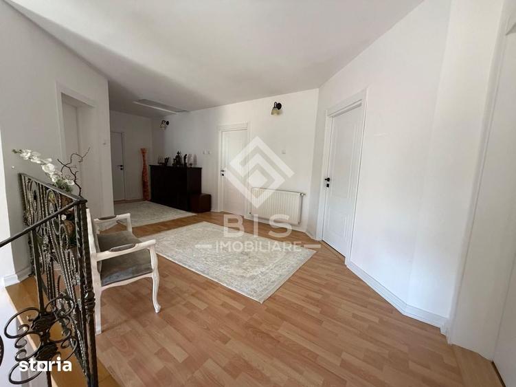 Casă cu 10 camere cu Teren 1400 Mp în Unirea