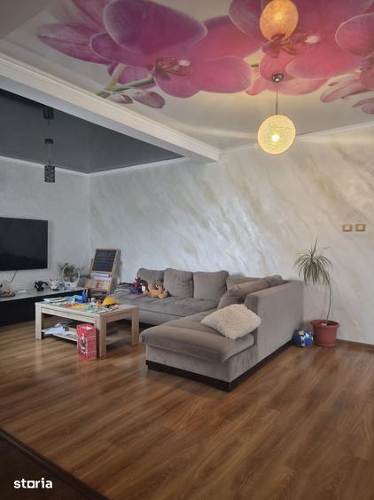 Casă cu 5 camere cu Teren 700 Mp în Șendreni
