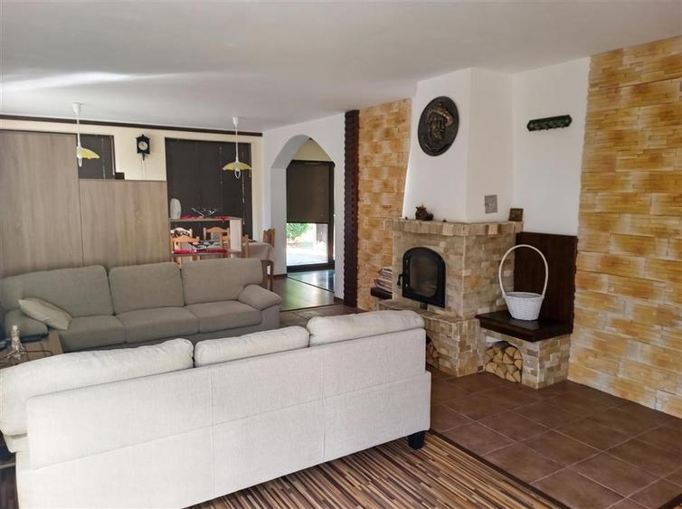 Casă individuală cu 5 camere cu Teren 800 Mp în Moara