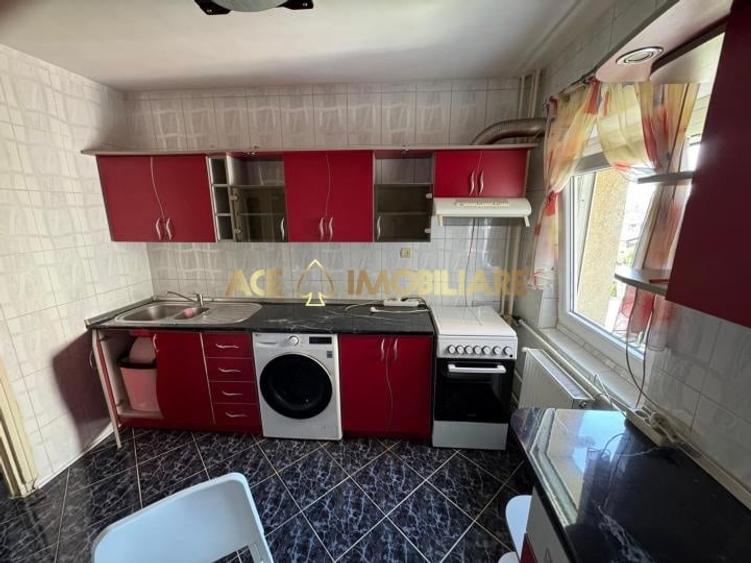 Apartament cu 3 camere decomandat, mobilat în Berceni