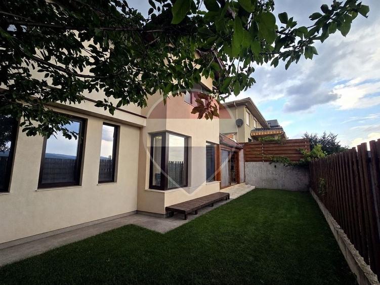 Casă individuală cu 5 camere cu Teren 338 Mp în Florești