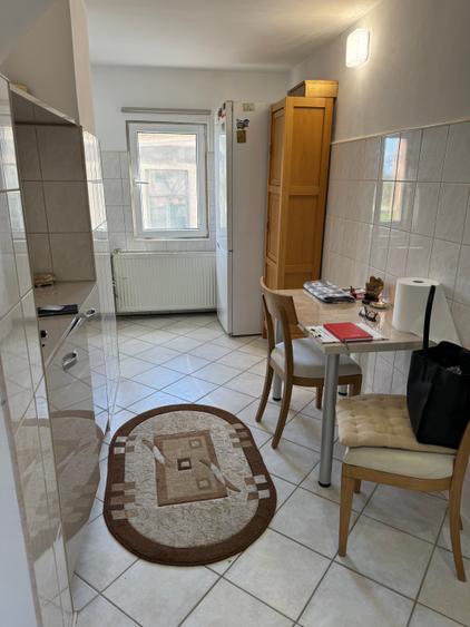 Apartament cu 3 camere decomandat în Bucov