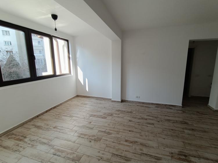 Apartament cu 2 camere semidecomandat în 1 Mai