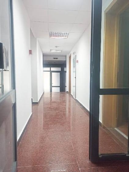 Birou, de 200 mp, în Universitate