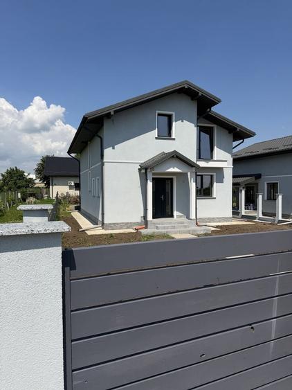 Casă cu 4 camere în Lehnești