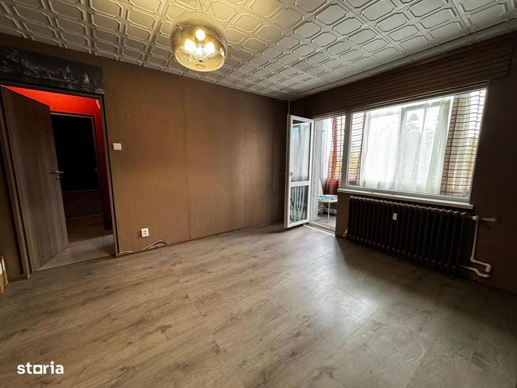 Apartament cu 3 camere semidecomandat în Tătărași