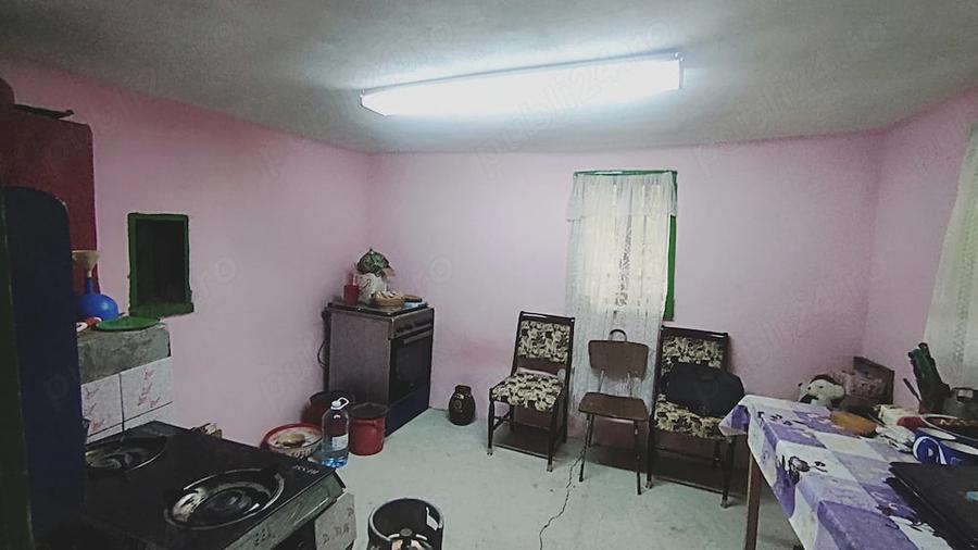 Casă cu 2 camere cu Teren 1000 Mp în Viperești