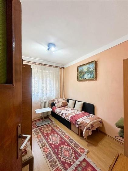 Apartament cu 3 camere semidecomandat în Calea Aradului
