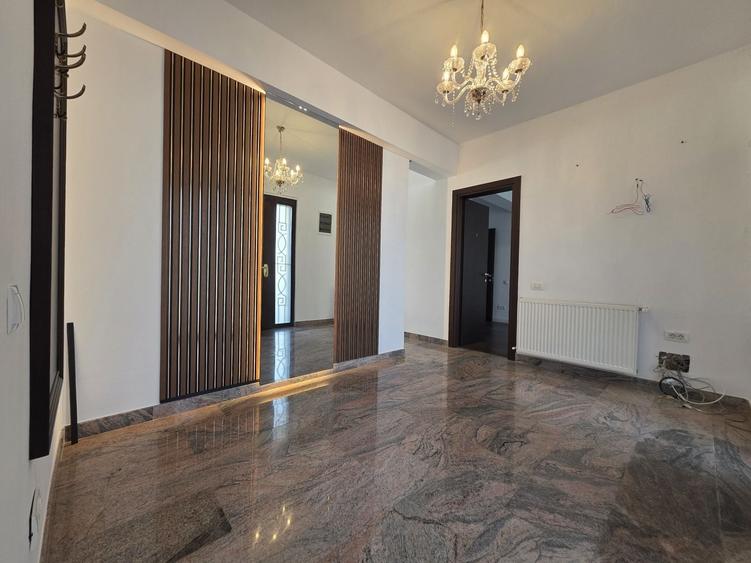 Casă individuală cu 7 camere cu Piscina în Central
