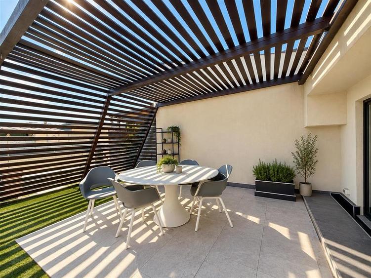 Penthouse cu 5 camere decomandat, mobilat în Herăstrău