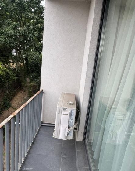 Apartament nou cu 3 camere situat la etajul 1, finisat modern, mobilat si utilat, cu garaj, zona E.G - 8