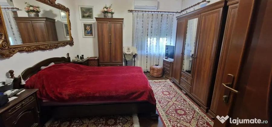 Casă cu 5 camere cu Teren 338 Mp în Sud