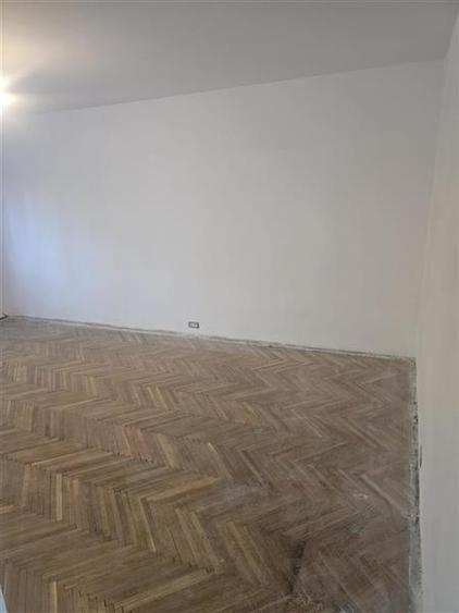 Apartament cu 3 camere decomandat în Lipovei