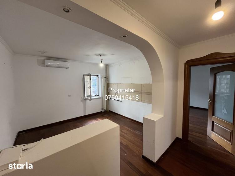 Apartament cu 4 camere în Vitan