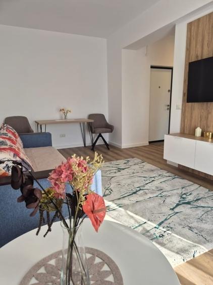 Apartament cu 2 camere decomandat, mobilat în Vest