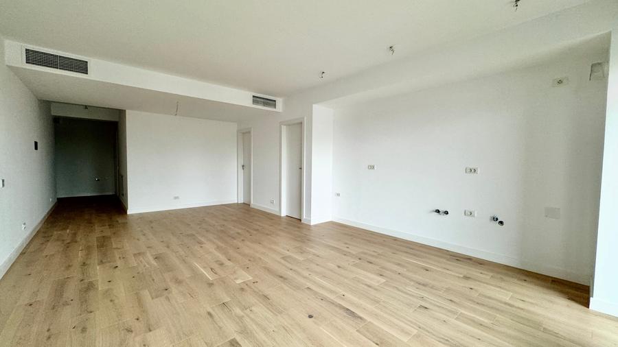Apartament cu 3 camere semidecomandat în P-ta Presei Libere