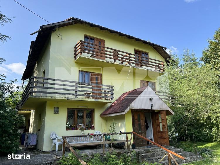 Casă cu 8 camere cu Teren 1950 Mp în Sucevița