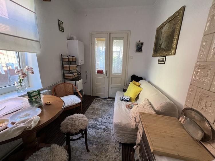 Casă cu 3 camere în Central