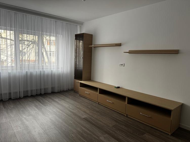 Apartament cu 2 camere decomandat în Buzaului