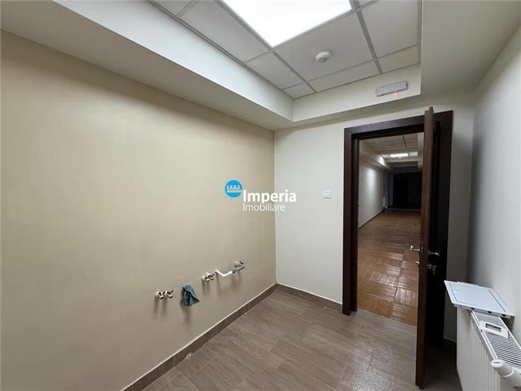 Spațiu comercial, de 100 mp, în Baza 3