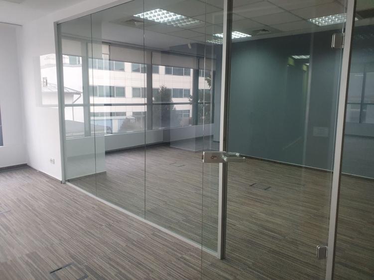 Birou, de 518 mp, în Universitate