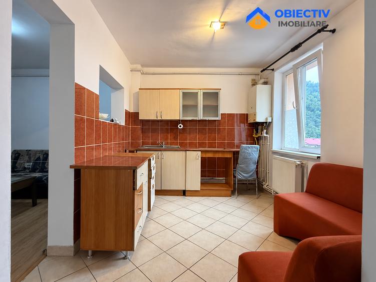 Apartament cu 3 camere semidecomandat în Mărăței