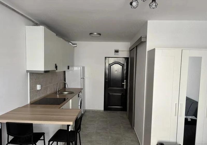 Garsonieră decomandată în Central
