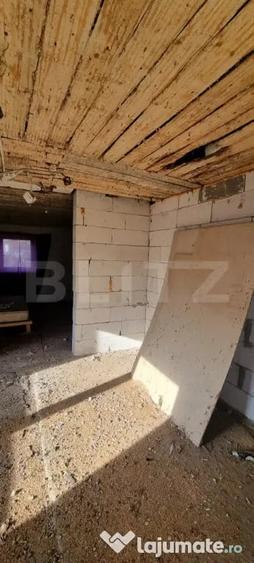 Casă cu 2 camere cu Teren 3267 Mp în Tău